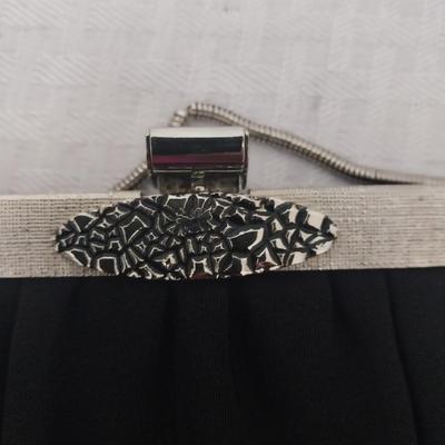 TWO VINTAGE PURSES LA REGALE AND CLUTCH