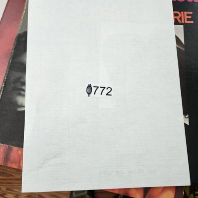 18 Record Albums Lot Paul Simon Roy Orbison Linda Ronstadt Waterloo Willie Nelson and more