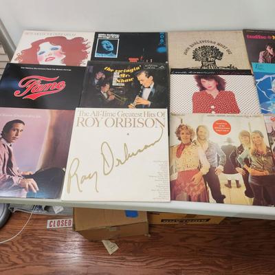 18 Record Albums Lot Paul Simon Roy Orbison Linda Ronstadt Waterloo Willie Nelson and more