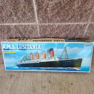 Vintage Gunze Sangyo RMS Lusitania Ship Model 1:350 Scale