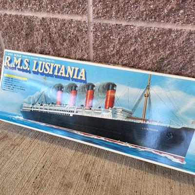 Vintage Gunze Sangyo RMS Lusitania Ship Model 1:350 Scale