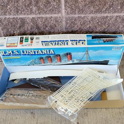 Vintage Gunze Sangyo RMS Lusitania Ship Model 1:350 Scale