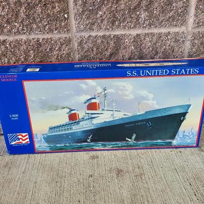 Two Vintage Collectible Glenco Ship Models