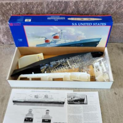 Two Vintage Collectible Glenco Ship Models