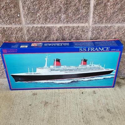Two Vintage Collectible Glenco Ship Models