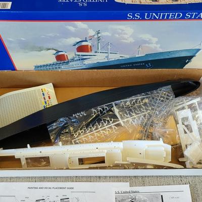 Two Vintage Collectible Glenco Ship Models