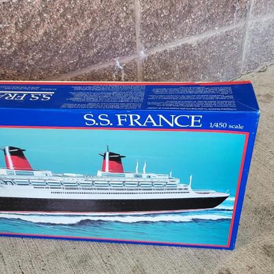 Two Vintage Collectible Glenco Ship Models