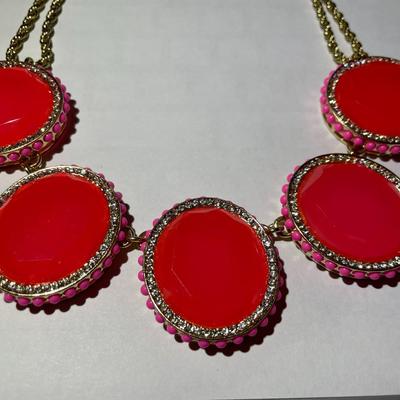Banana Republic Adjustable Statement Fashion Necklace in New Never Worn Condition.