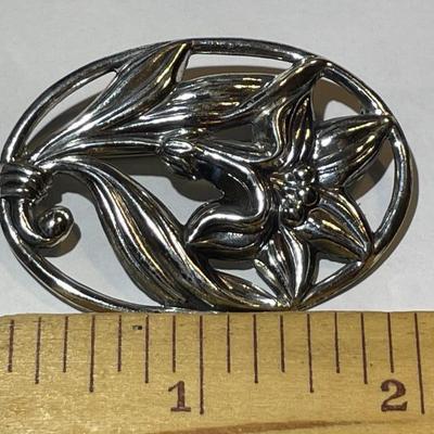 Vintage Sterling Silver Flower Pin/Brooch in New Never Worn Condition as Pictured.