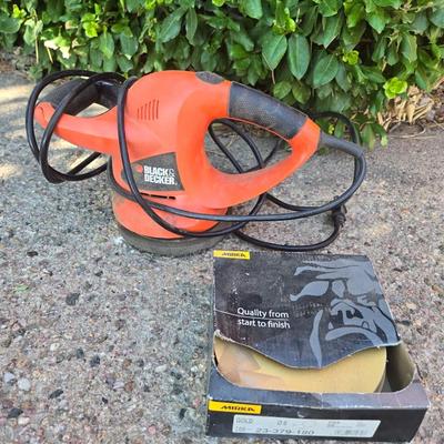 Black & Decker 6" Waxer Polisher with Pads