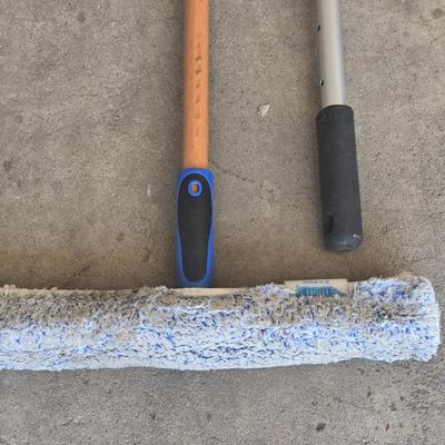 Extending Snow & Ice Scrapper and Long Handle Auto Car Wash Padded Sponge