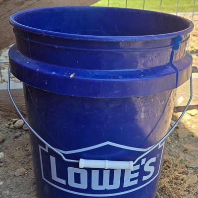 Lowe's 5 Gallon Bucket
