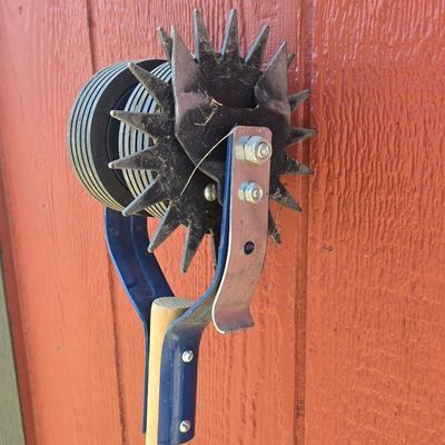 Wood Handle 2 Wheel Edger