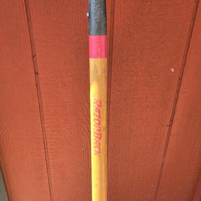 Razorback Shovel