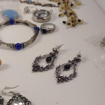 Collection of Fashion Jewelry (#79)