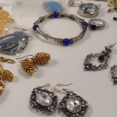 Collection of Fashion Jewelry (#79)