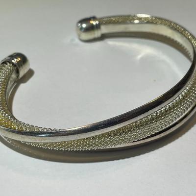 Heavy Hardly Ever Worn Condition Sterling Silver Mesh Top Cuff Bracelet for a Size 8" Wrist in VG Condition.