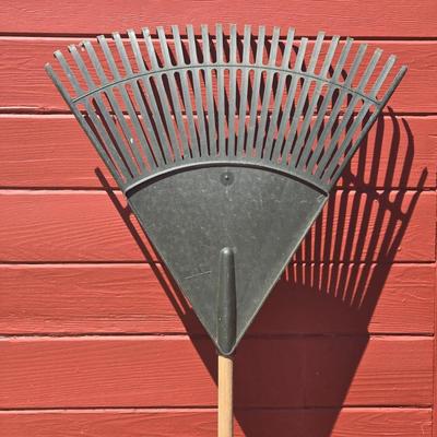 Green Leaf Rake