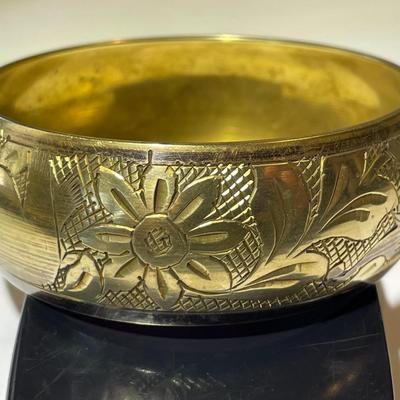 Vintage Etched Brass Fashion Bangle Bracelet 1" Wide in Good Preowned Condition.