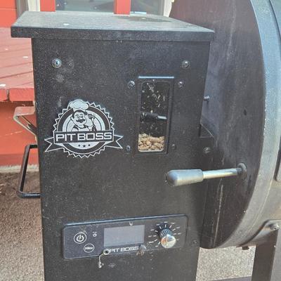 Pit Boss 820ME Grill & Smoker with Manual