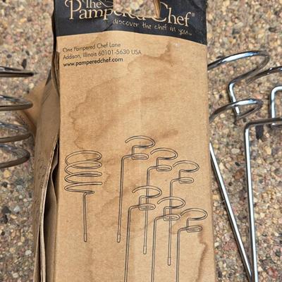 Pamper Chef Outdoor Metal Yard Wine Glasses and Wine Bottle Holder