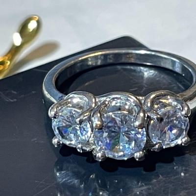 Vintage Lot of Miscellaneous Fashion Jewelry Pieces as Pictured in Good Preowned Condition.