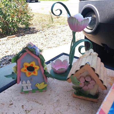 SMALL BIRDHOUSES-METAL TULI[P-WINDCHIME AND POLE
