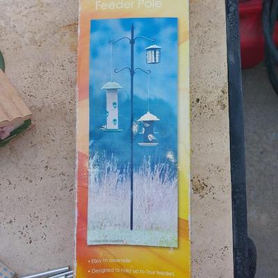 SMALL BIRDHOUSES-METAL TULI[P-WINDCHIME AND POLE