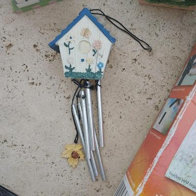 SMALL BIRDHOUSES-METAL TULI[P-WINDCHIME AND POLE