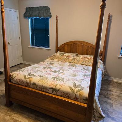 4 Poster Queen Bed