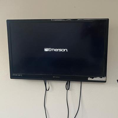 Emerson TV with remote and wall mount