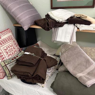 Lot 7: Linens & More
