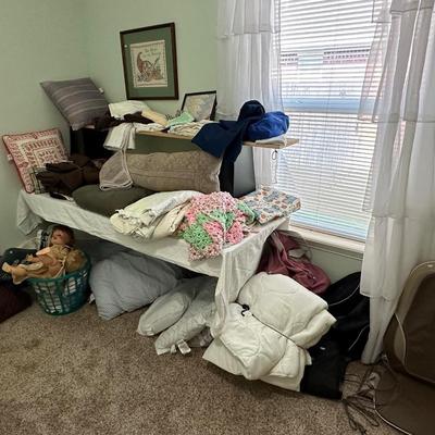 Lot 7: Linens & More