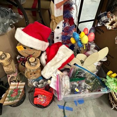 Lot 11: Holiday Selection
