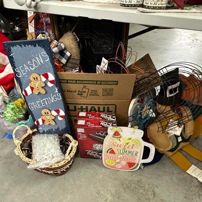 Lot 11: Holiday Selection