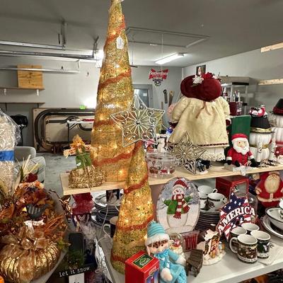 Lot 11: Holiday Selection