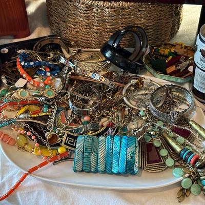 Lot 14: Jewelry Counter Selection