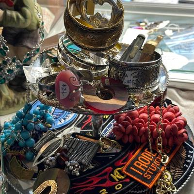 Lot 14: Jewelry Counter Selection