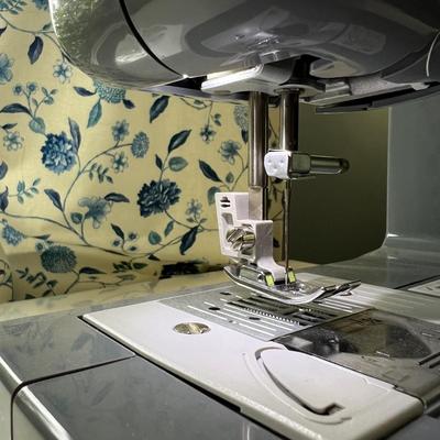 Brother 17 Stitch Sewing Machine Model LX3817G