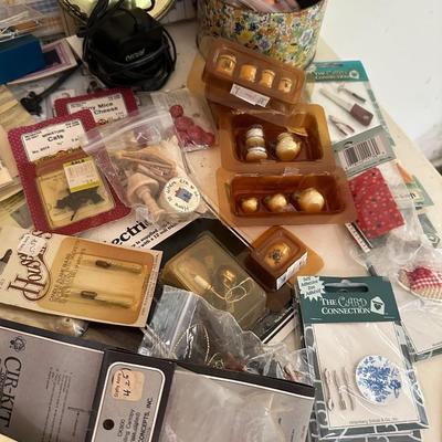 DOLLHOUSE ACCESSORY LOT
