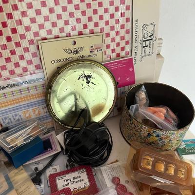 DOLLHOUSE ACCESSORY LOT