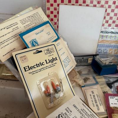 DOLLHOUSE ACCESSORY LOT