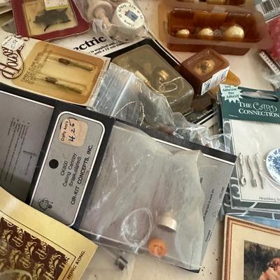 DOLLHOUSE ACCESSORY LOT