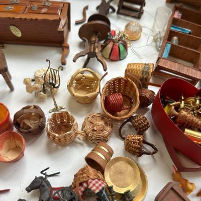 HUGE DOLLHOUSE FURNITURE AND ACCESSORY LOT