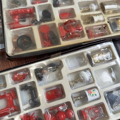 DOLLHOUSE FURNITURE AND ACCESSORY LOT