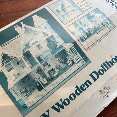 GREENLEAF THE MIKINLEY WOOD DOLLHOUSE KIT
