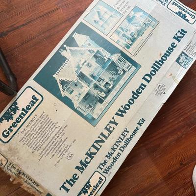 GREENLEAF THE MIKINLEY WOOD DOLLHOUSE KIT