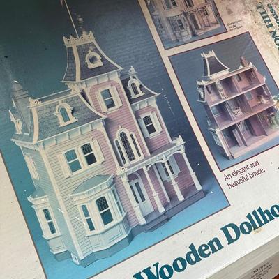 GREENLEAF THE BEACON HILL WOOD DOLLHOUSE KIT