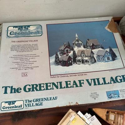 MISC DOLLHOUSE, BASKETS & MORE LOT