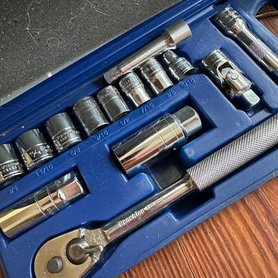 TOOL LOT